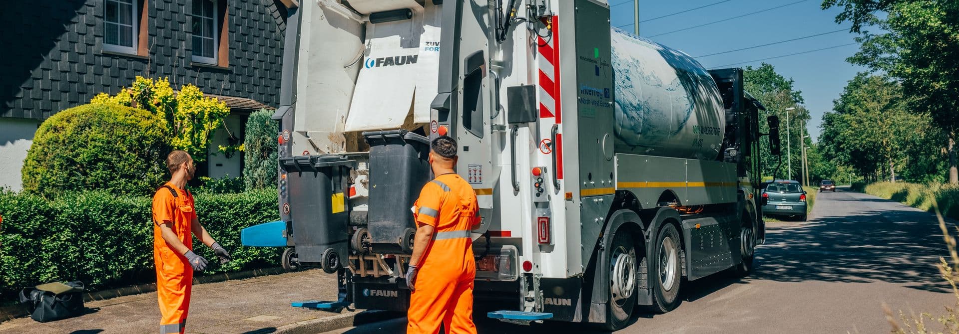 Restmülltonnen werden geleert