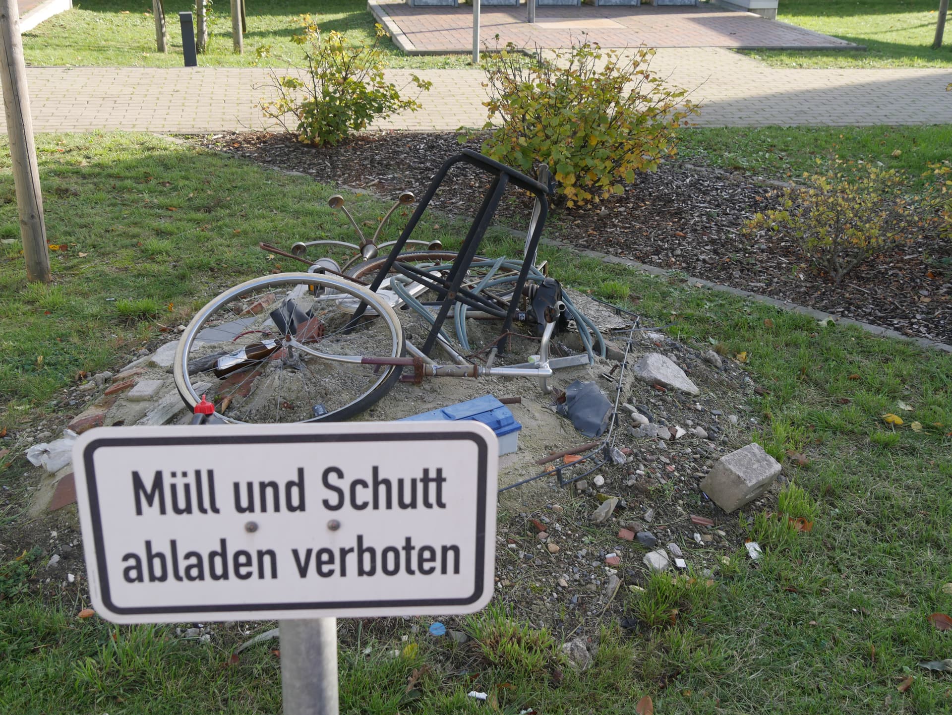 Tatort Wilde-Müllkippe - Abfalllernpfad