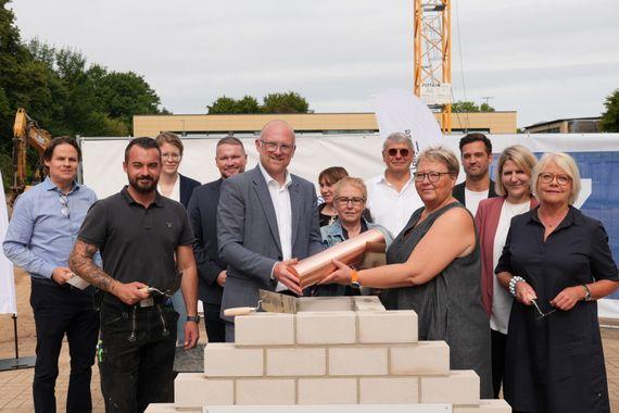 Grundsteinlegung für den Erweiterungsneubau an der Heinrich-Heine-Gesamtschule in Duisburg-Rheinhausen