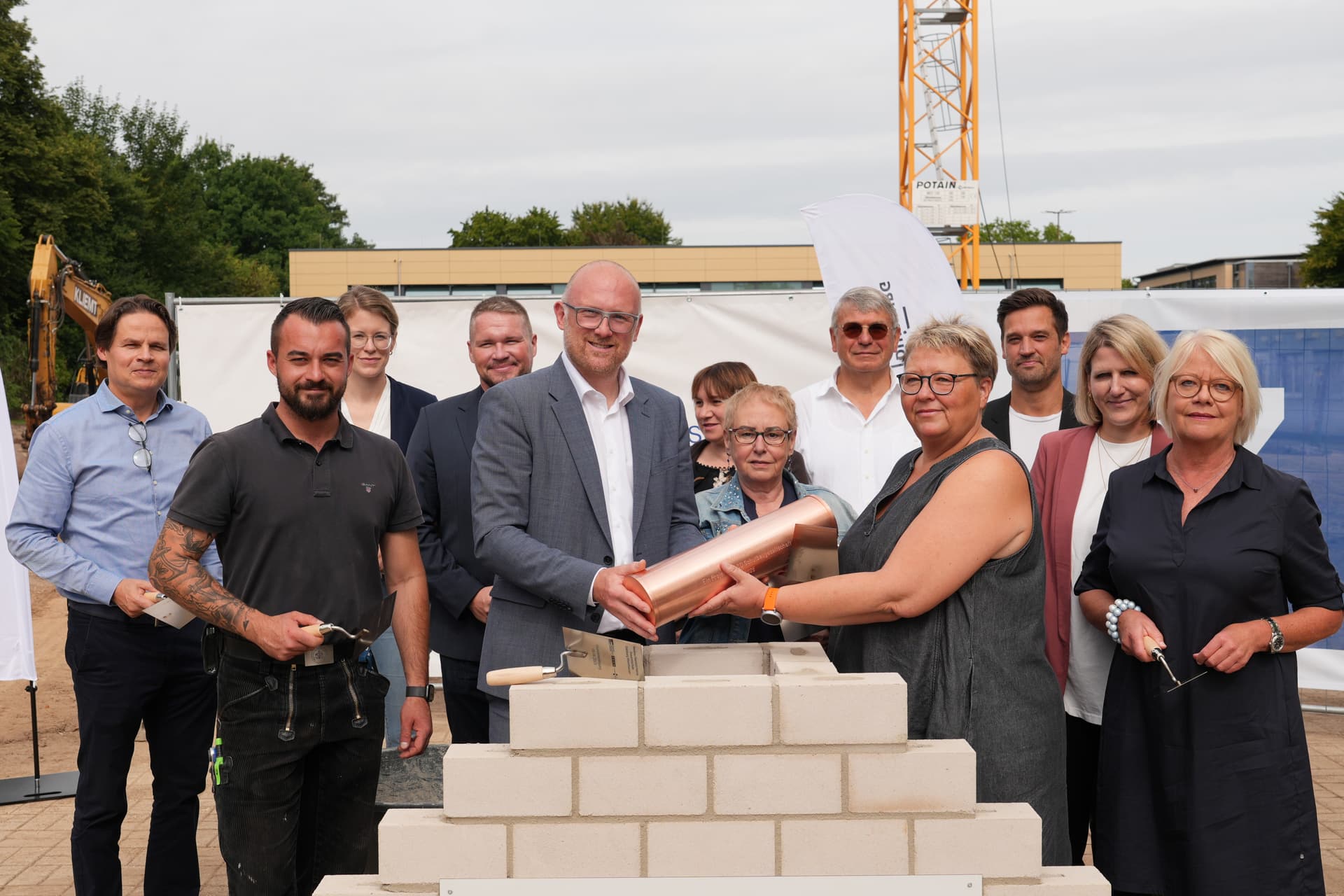 Grundsteinlegung für den Erweiterungsneubau an der Heinrich-Heine-Gesamtschule in Duisburg-Rheinhausen