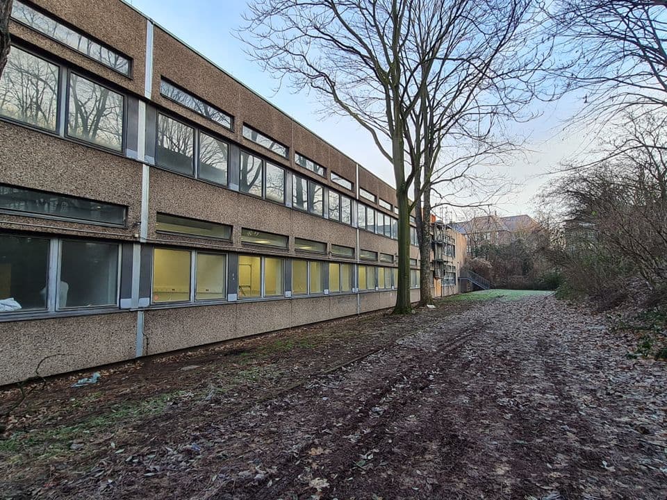 Foto alte Waschbetonfassade Berufskolleg Walther-Rathenau