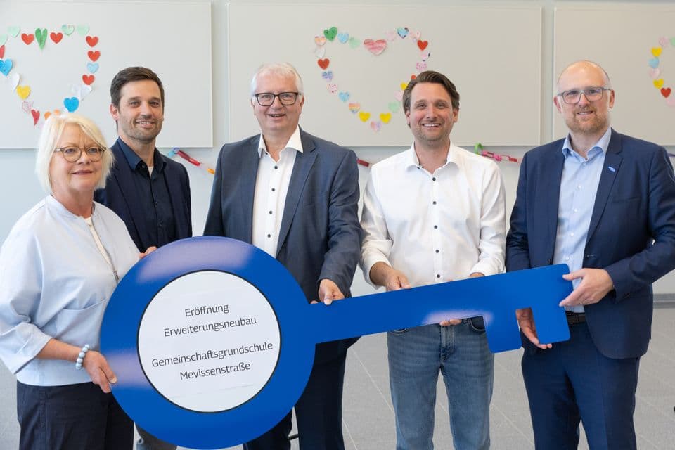 Symbolische Schlüsselübergabe zum neuen Erweiterungsbau der GGS Mevissenstraße