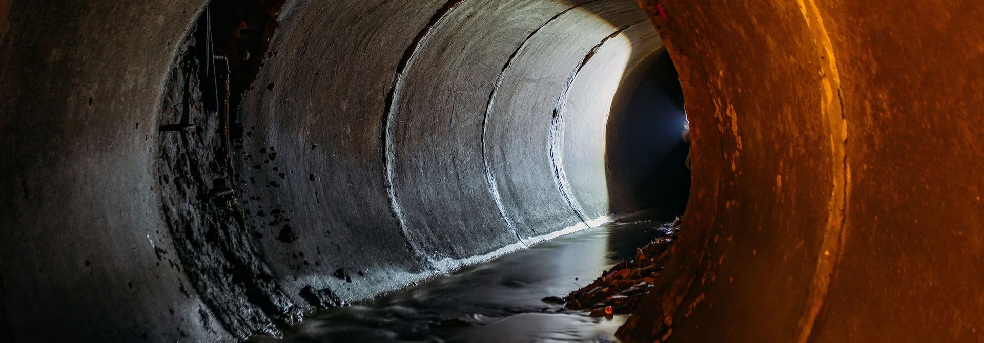 Gewerbe Entwässerung Großer Entwässerungskanal