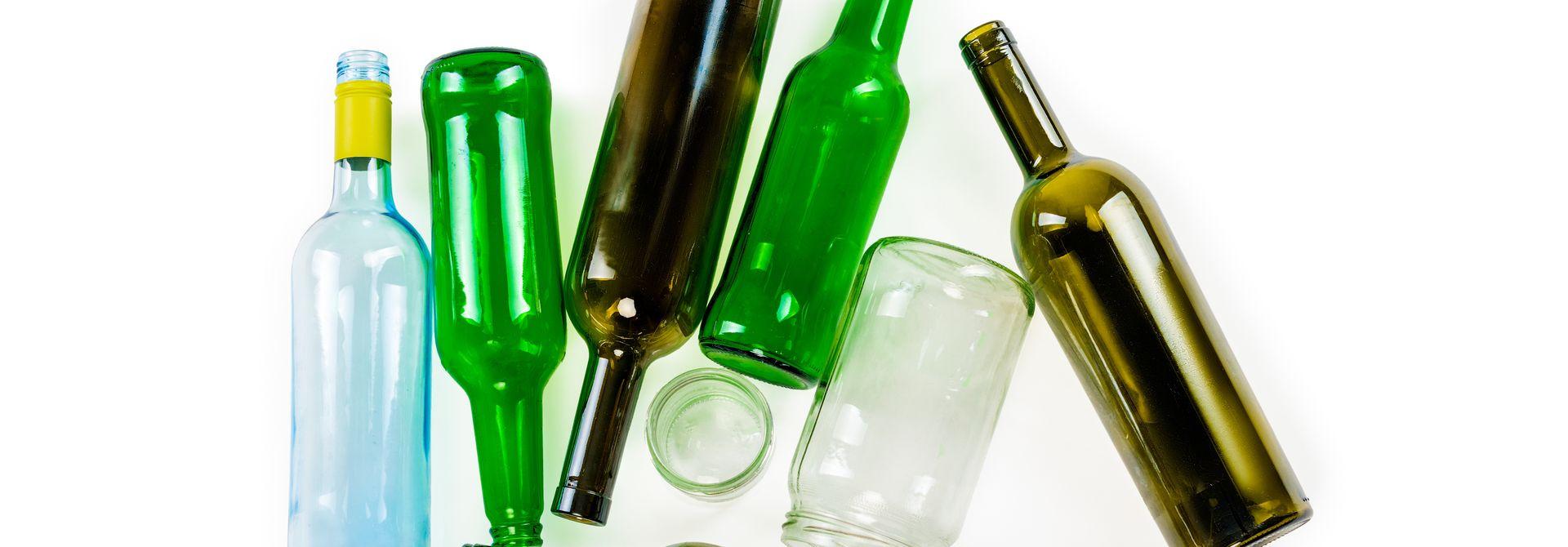 Altglas Glasflaschen in verschiedenen Farben