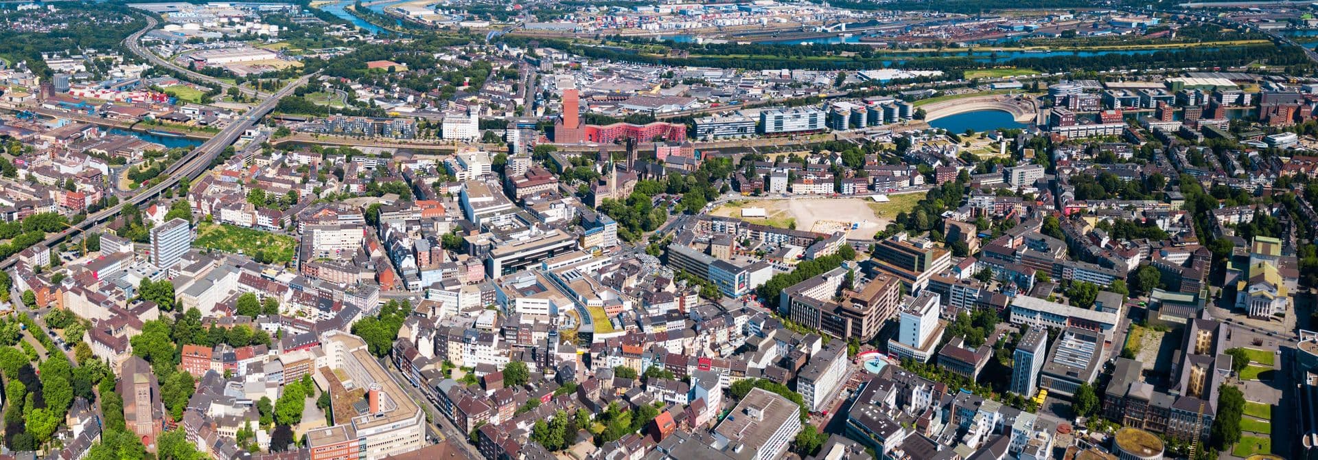 Blick auf Duisburg Blick auf Duisburg, man sieht Gebäude, im Hintergrund den Innenhafen